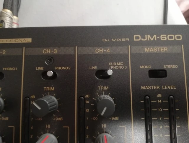 Pioneer - PROFESSIONAL DJM-600