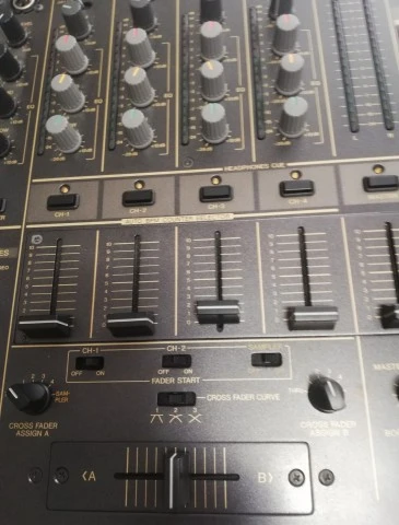 Pioneer - PROFESSIONAL DJM-600