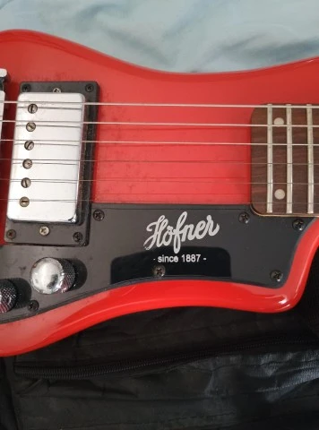 Höfner Shorty Red (+θήκη +ζωνη)