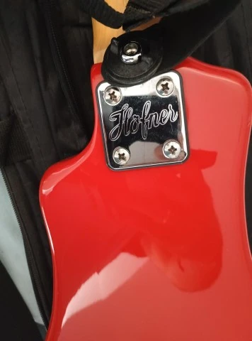 Höfner Shorty Red (+θήκη +ζωνη)