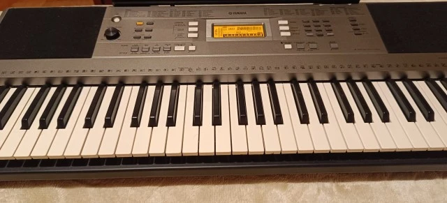 Πωλείται Keyboard   Yamaha PSR-E353