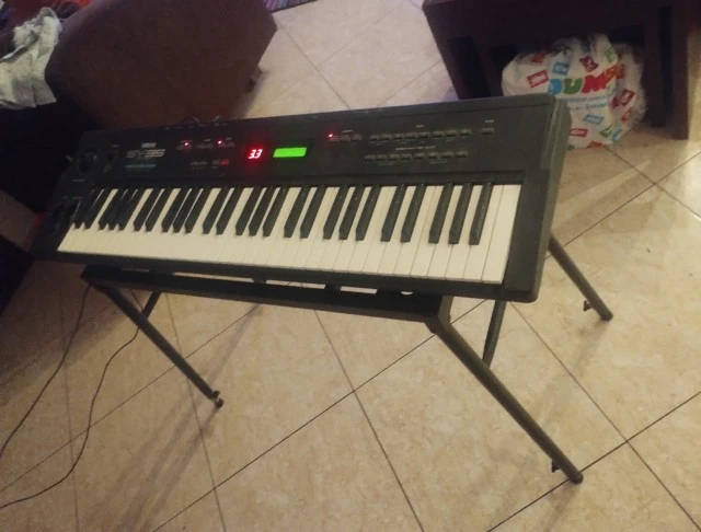 YAMAHA SY35 DYNAMIC VECTOR SYNTHESIS