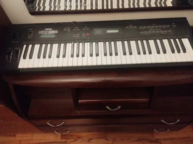 YAMAHA SY35 DYNAMIC VECTOR SYNTHESIS