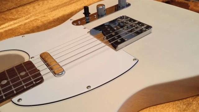 Fender 1964 AVRI Telecaster Aged White B