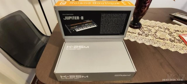 Roland jp08 boutique synthesizer