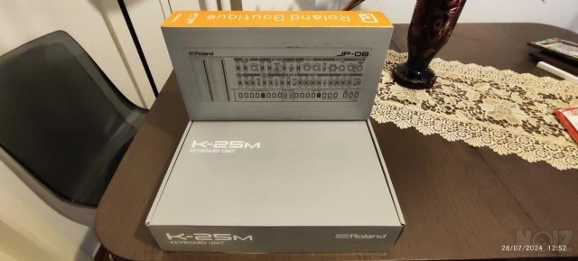 Roland jp08 boutique synthesizer