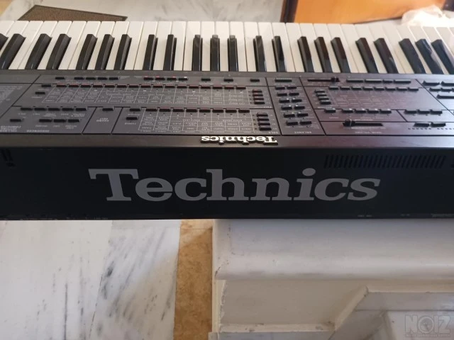 Technics SX-K700 με βάση  manfrotto
