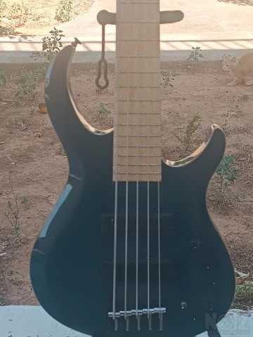 Μπάσο πενταχορδο καινούργιο άριστο Marcus miller m2