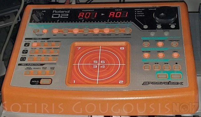 Roland D2 Groovebox