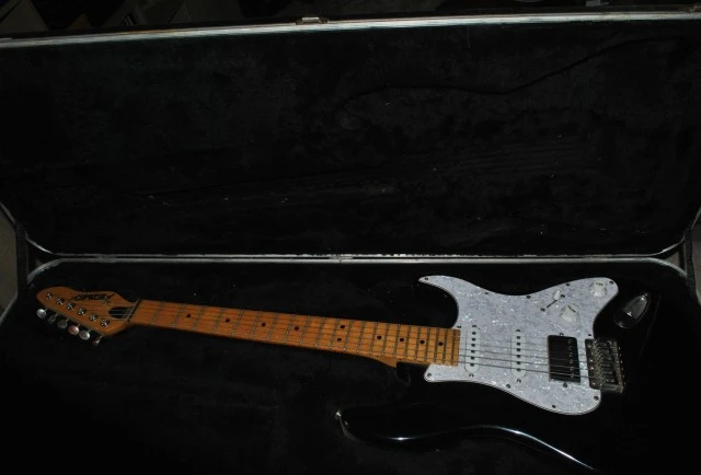 Peavey USA, fender tuners, aftermarket loaded Pickguard
