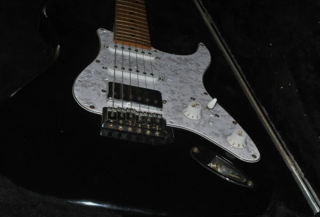 Peavey USA, fender tuners, aftermarket loaded Pickguard