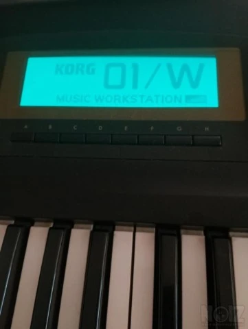 KORG 01/W WAVESHAPING SYNTHESIZER/WORKSTATION