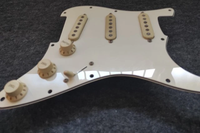Loaded Pickguard SSS - Fender Player 