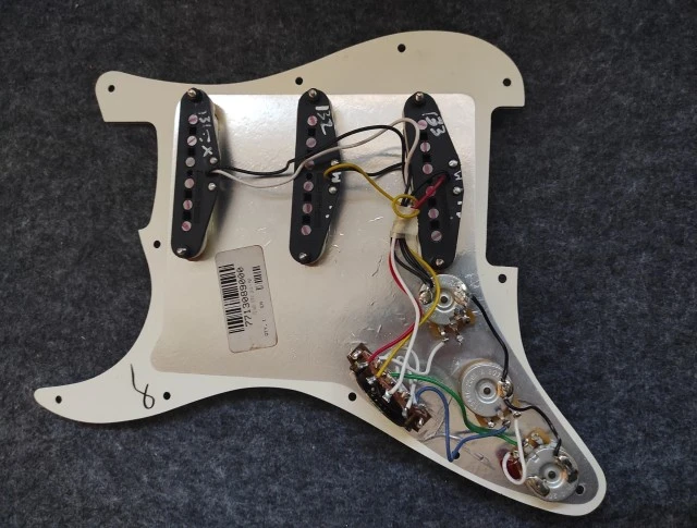 Loaded Pickguard SSS - Fender Player 