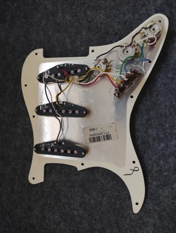 Loaded Pickguard SSS - Fender Player 