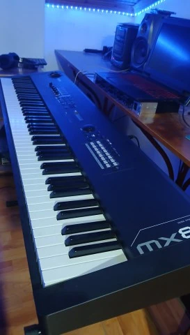 YAMAHA MX88