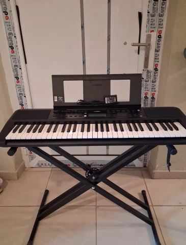 Πωλείται full πακέτο Yamaha PSR-E383 (Σαν καινούργιο)