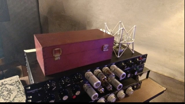 Neumann U89i  με την αράχνη, σε άριστη κατάσταση.1900e
