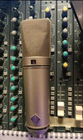 Neumann U89i  με την αράχνη, σε άριστη κατάσταση.1900e