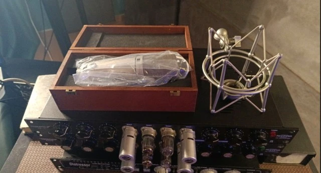 Neumann U89i  με την αράχνη, σε άριστη κατάσταση.1900e