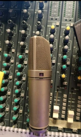 Neumann U89i  με την αράχνη, σε άριστη κατάσταση.1900e