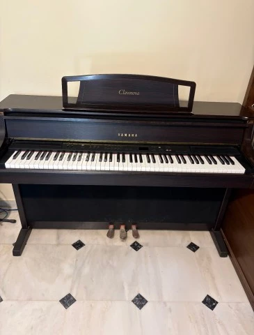 Yamaha Clavinova CLP-880