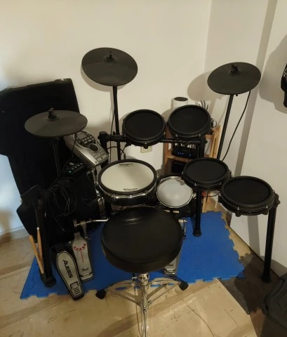 Roland td 15,alesis nitro