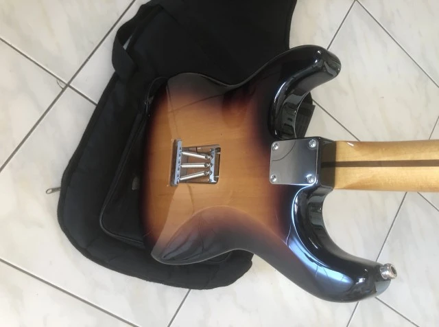 50's mexican fender strat ΣΕ ΑΡΙΣΤΗ ΚΑΤΑΣΤΑΣΗ