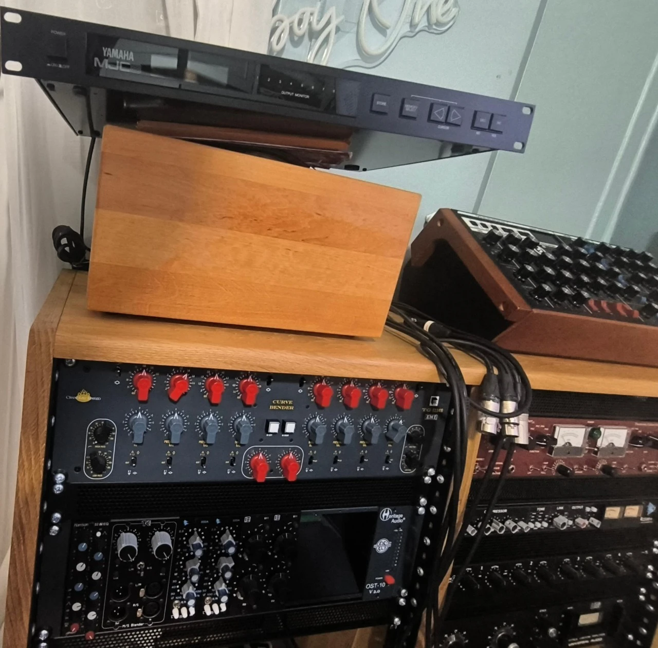 YAMAHA MJC8 (MIDI junction controller)