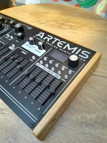 Dreadbox Artemis 6 Voice Analog Synthesizer