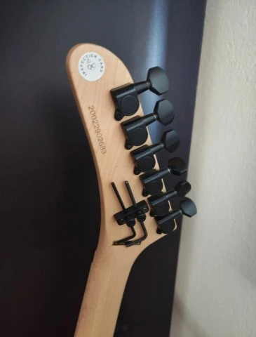Kramer Baretta Vintage Ruby Red + Dtuna
