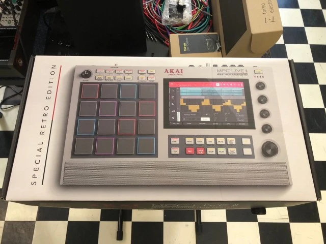 MPC LIVE II (RETRO EDITION)