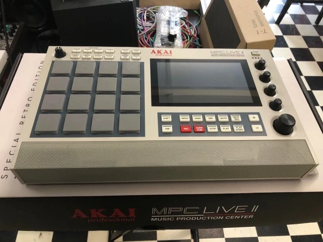MPC LIVE II (RETRO EDITION)