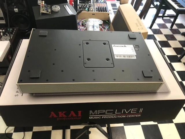 MPC LIVE II (RETRO EDITION)
