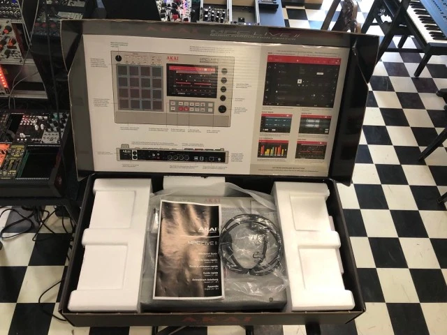MPC LIVE II (RETRO EDITION)