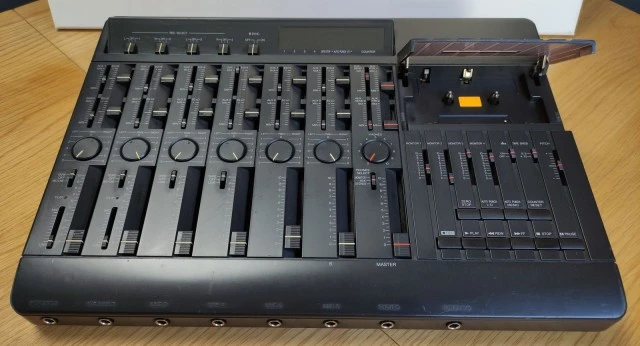 YAMAHA MT3X - 4channel multitrack cassette recorder.