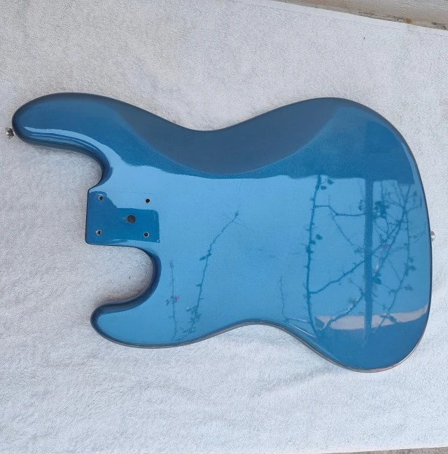 Jazz Bass body.