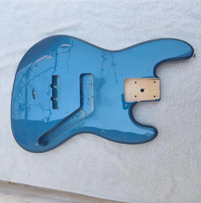 Jazz Bass body.
