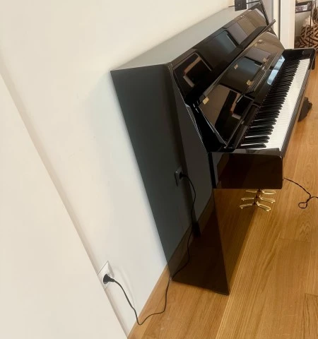 YAMAHA B-1SC3 PE Silent Όρθιο Πιάνο Μαύρο με σκαμπό 