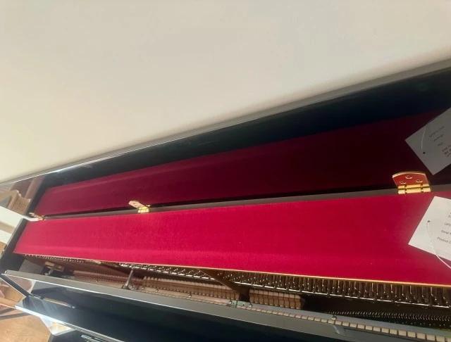 YAMAHA B-1SC3 PE Silent Όρθιο Πιάνο Μαύρο με σκαμπό 
