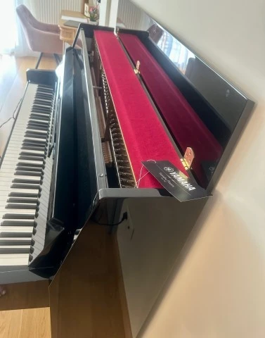 YAMAHA B-1SC3 PE Silent Όρθιο Πιάνο Μαύρο με σκαμπό 