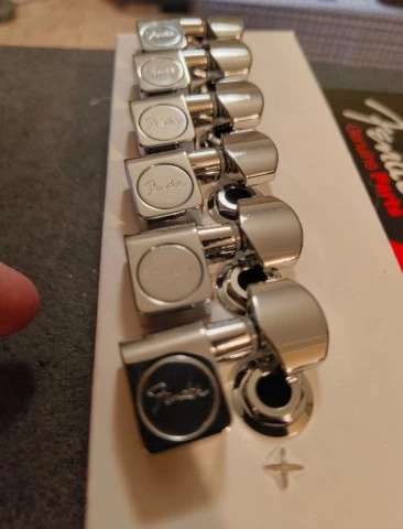 Σετ κλειδιά Fender American Standard Tuners (Chrome)