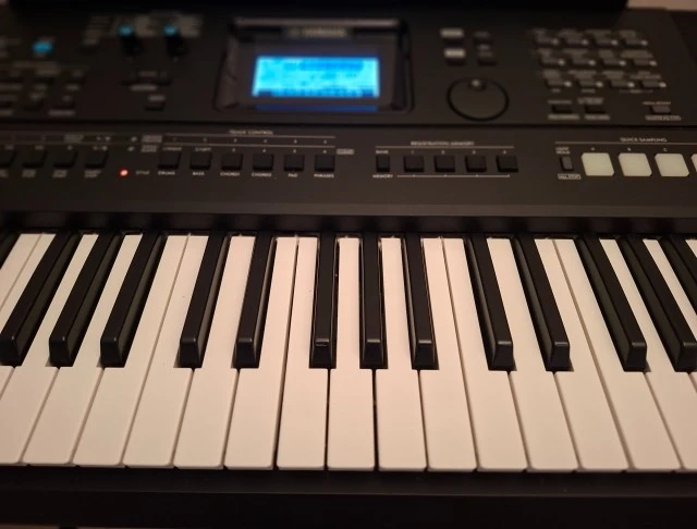 YAMAHA PSR E473