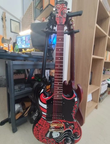 EPIPHONE SG EMILY THE STRANGE.