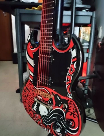 EPIPHONE SG EMILY THE STRANGE.