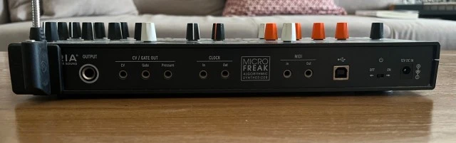 Πωλείται Arturia Microfreak V1 με μικρόφωνο (vocoder)