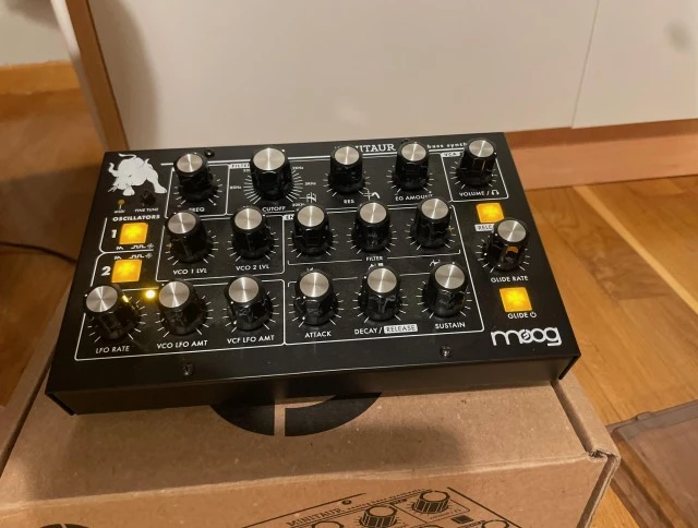 Moog Minitaur like new + Decksaver
