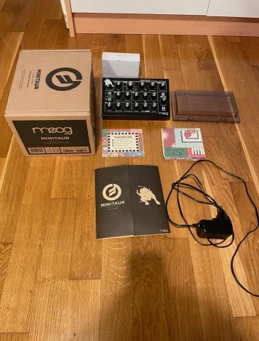 Moog Minitaur like new + Decksaver