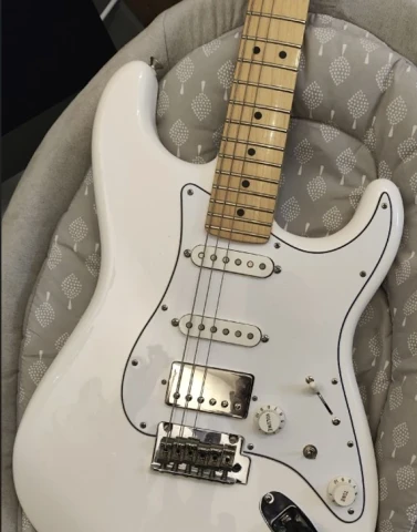 Ανταλλαγή Fender player stratocaster με Μπάσο