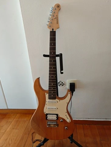 Yamaha Pacifica 112J σε άριστη κατάσταση